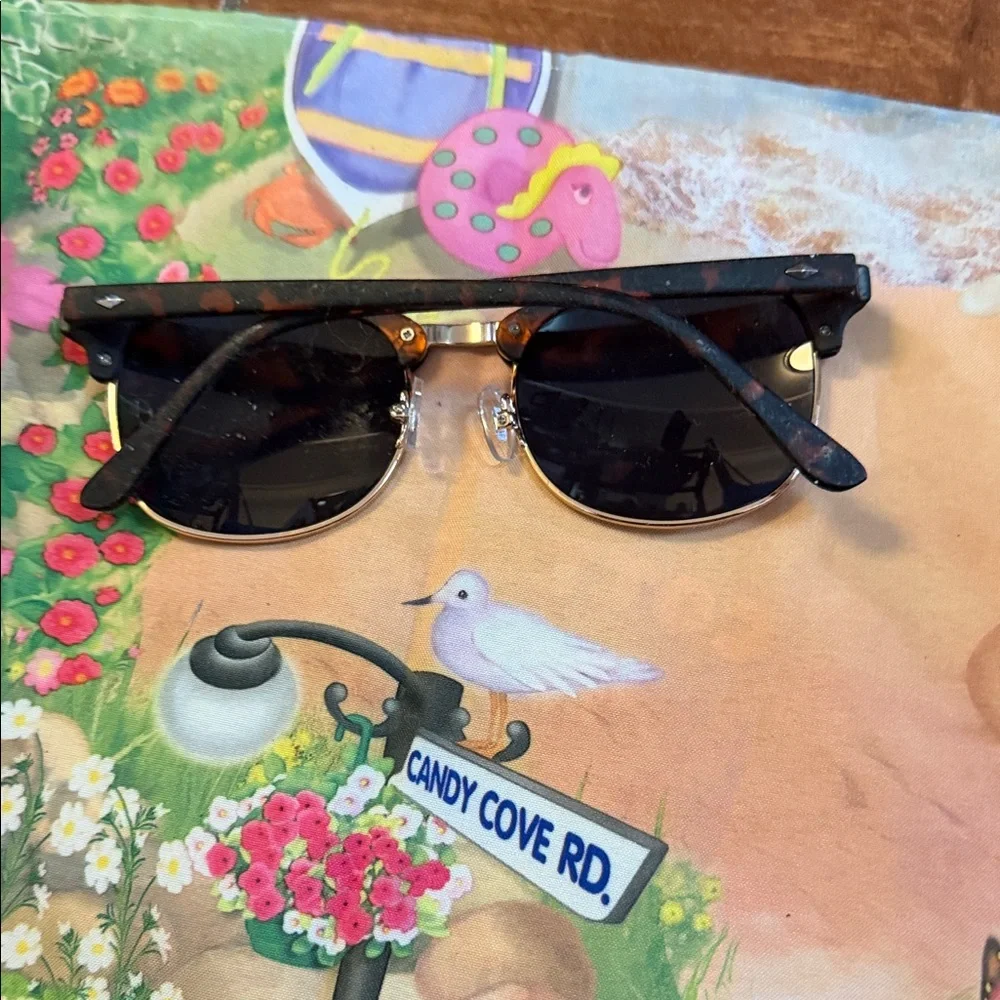 Aeropostale Black and‎ Gold Sunglasses